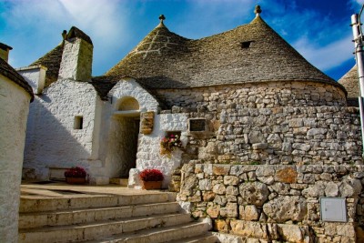 alberobello_trulli-siamesi-alberobello-1030x687.jpg